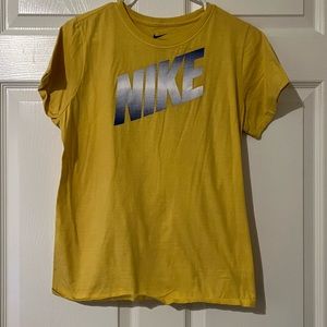 Women’s XL Nike tee